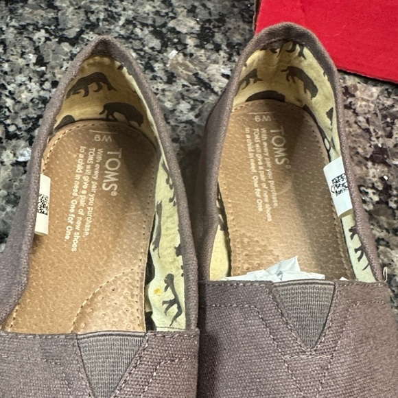 TOMS Taupe Canvas flat loafers Slip-Ons EuC 9 - Picture 4 of 11